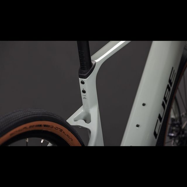 CUBE Nuroad Hybrid C:62 Race 400X gravel-sähköpyörä